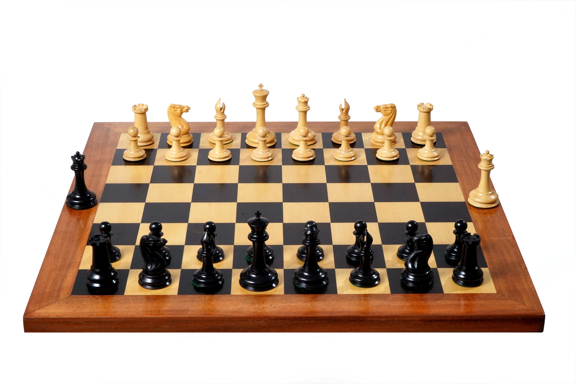 1850 London Boxwood and Ebony 3.5 Inch Replica Chessmen - Official Staunton™