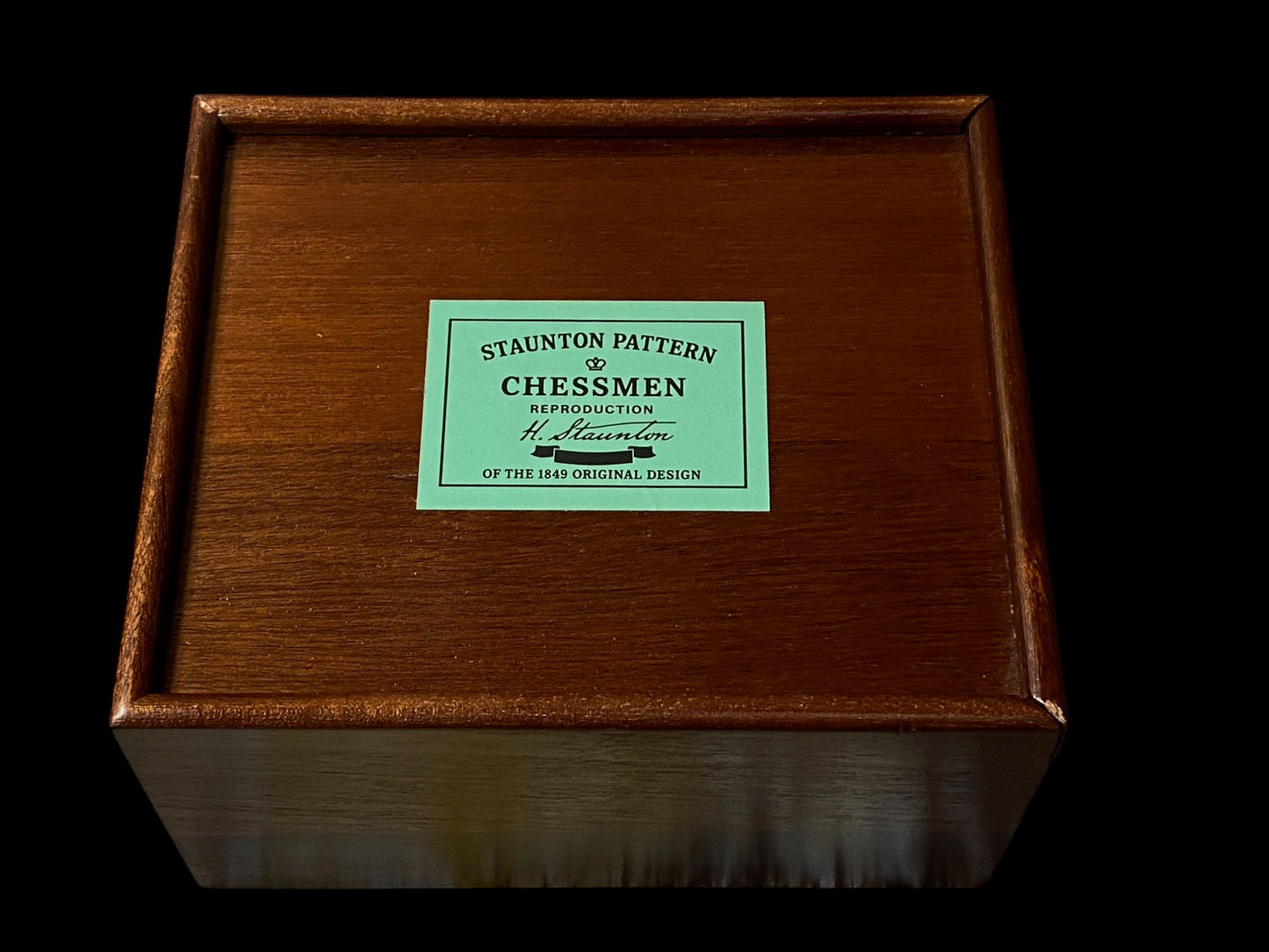 3.5" Antiqued Distressed Harrwitz Chessmen with Slide Top Box