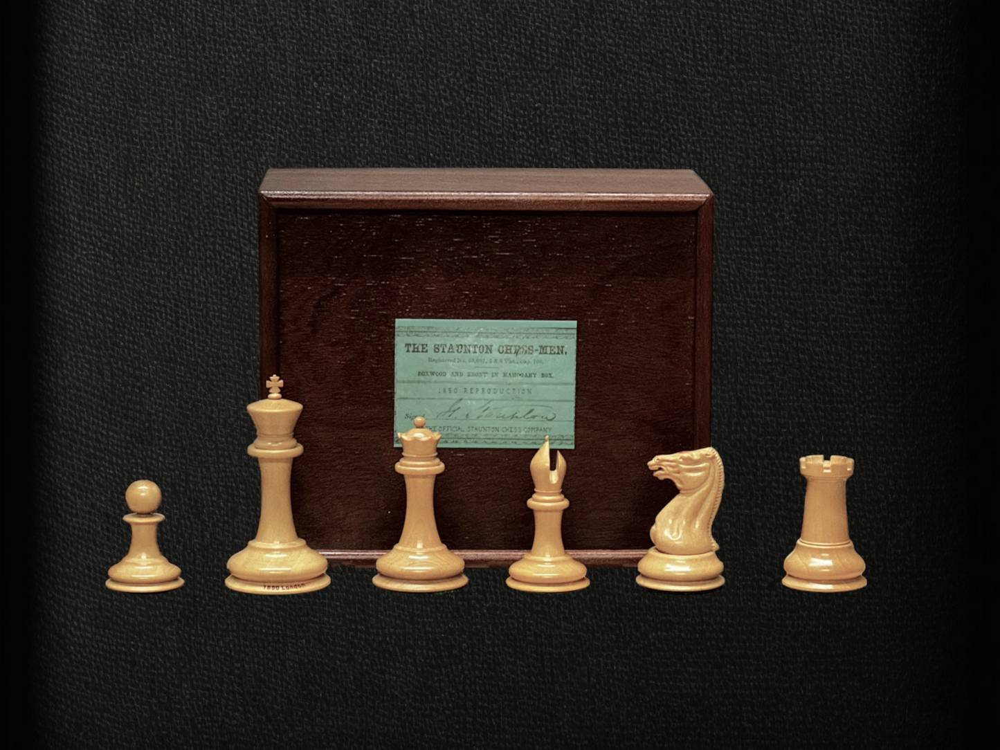 1850 London Boxwood and Ebony 3.5 Inch Replica Chessmen - Official Staunton™