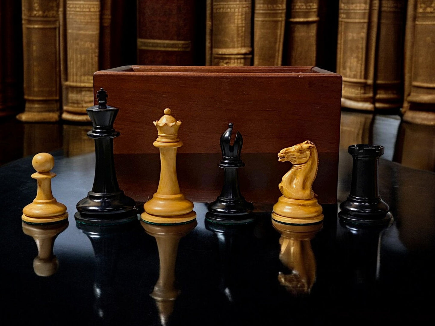 3.5" Antiqued Distressed Harrwitz Chessmen with Slide Top Box