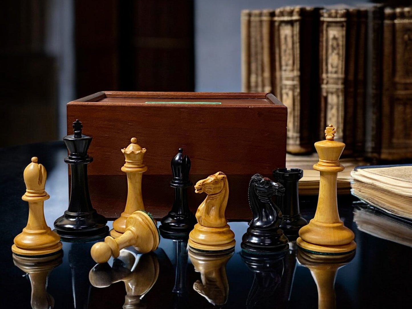 3.5" Antiqued Distressed Harrwitz Chessmen with Slide Top Box